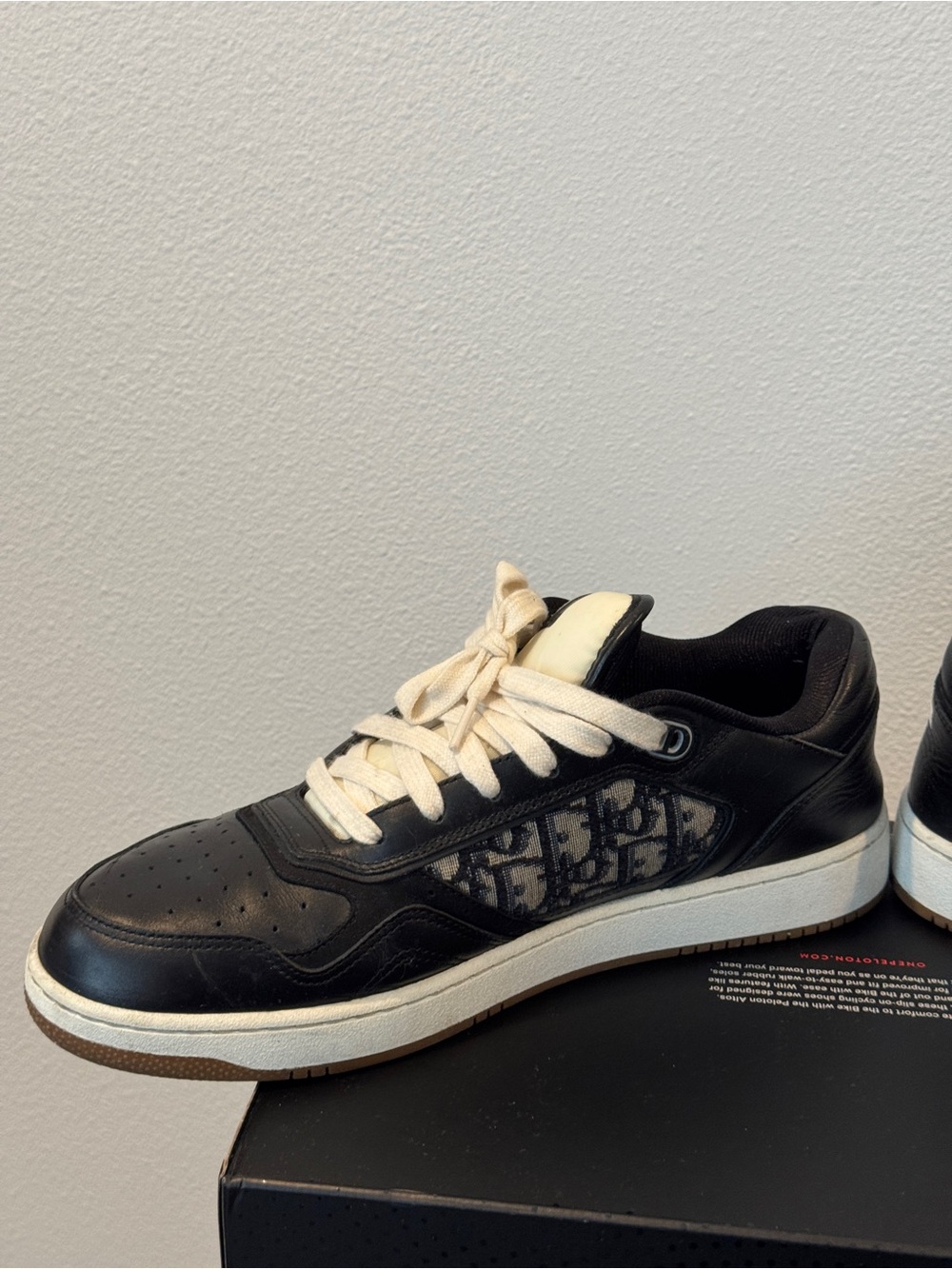 Dior Black and Cream Men's Low-Top Sneakers - Picture 9 of 16